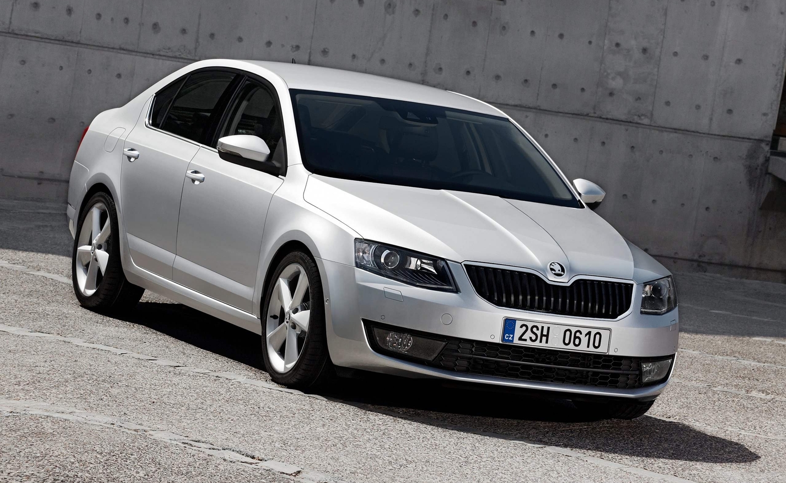 Yeni Škoda Octavia 1.0 TSI, ekonomik yakıt tüketimi ve 115 HP gücüyle Türkiye yollarında satışa sunuldu.