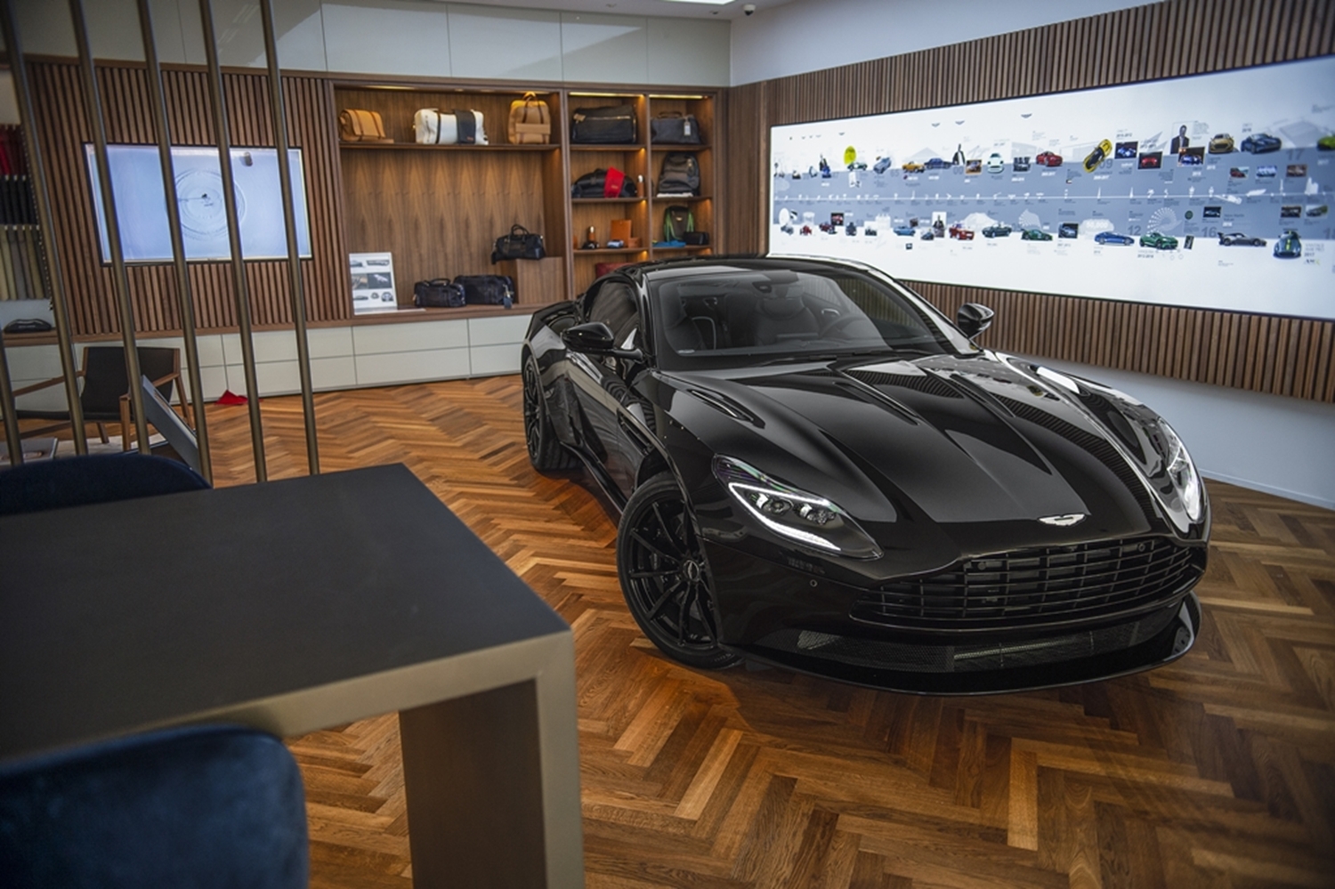 Aston Martin DB11 V12 AMR İstanbul’a Geldi !