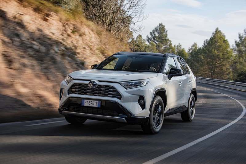 Toyota’dan Gerçek SUV, Gerçek Hibrit: “RAV4 Hybrid Passion X-Sport”