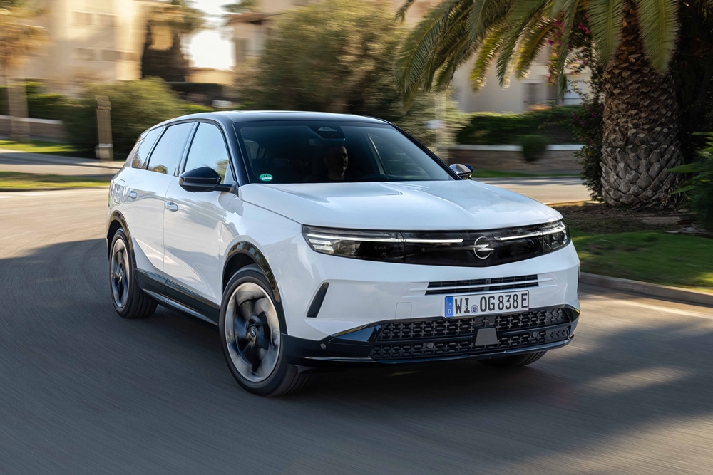 Yeni Opel Grandland Plug-in Hybrid 1.115 Km’lik Ultra Uzun Menzil Kat Etti!