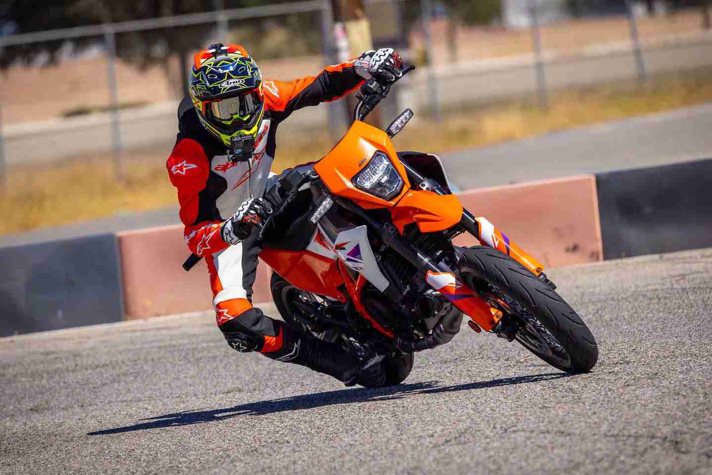 2025 KTM 390 SMC R: Uygun Fiyatlı Süpermoto Keyfi