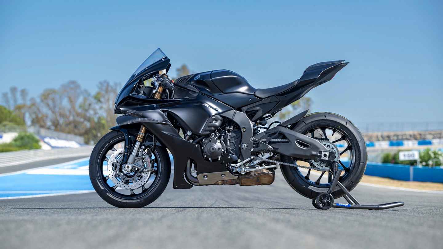Yamaha R1 Yeniden mi Geliyor? Aktif Aerodinamik Paket Geri Dönüş Sinyali Olabilir mi!