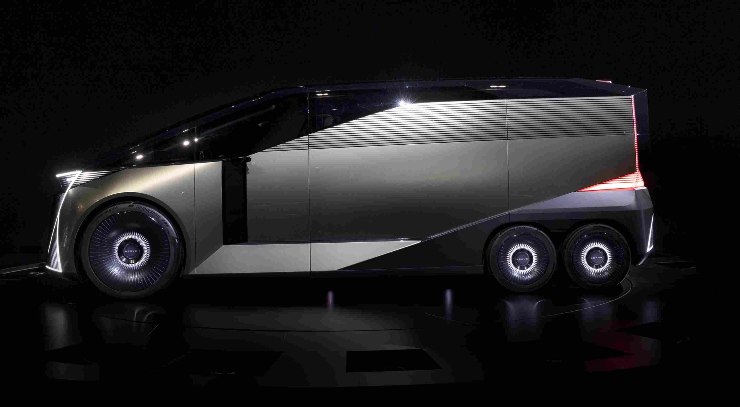 Lexus LS Concept: Lüks Artık Altı Teker Üzerinde