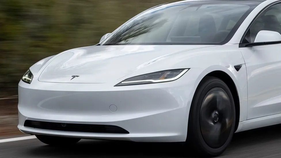 Tesla’s Cheapest Sedan Arrives: Model 3 Standard at $36,990!