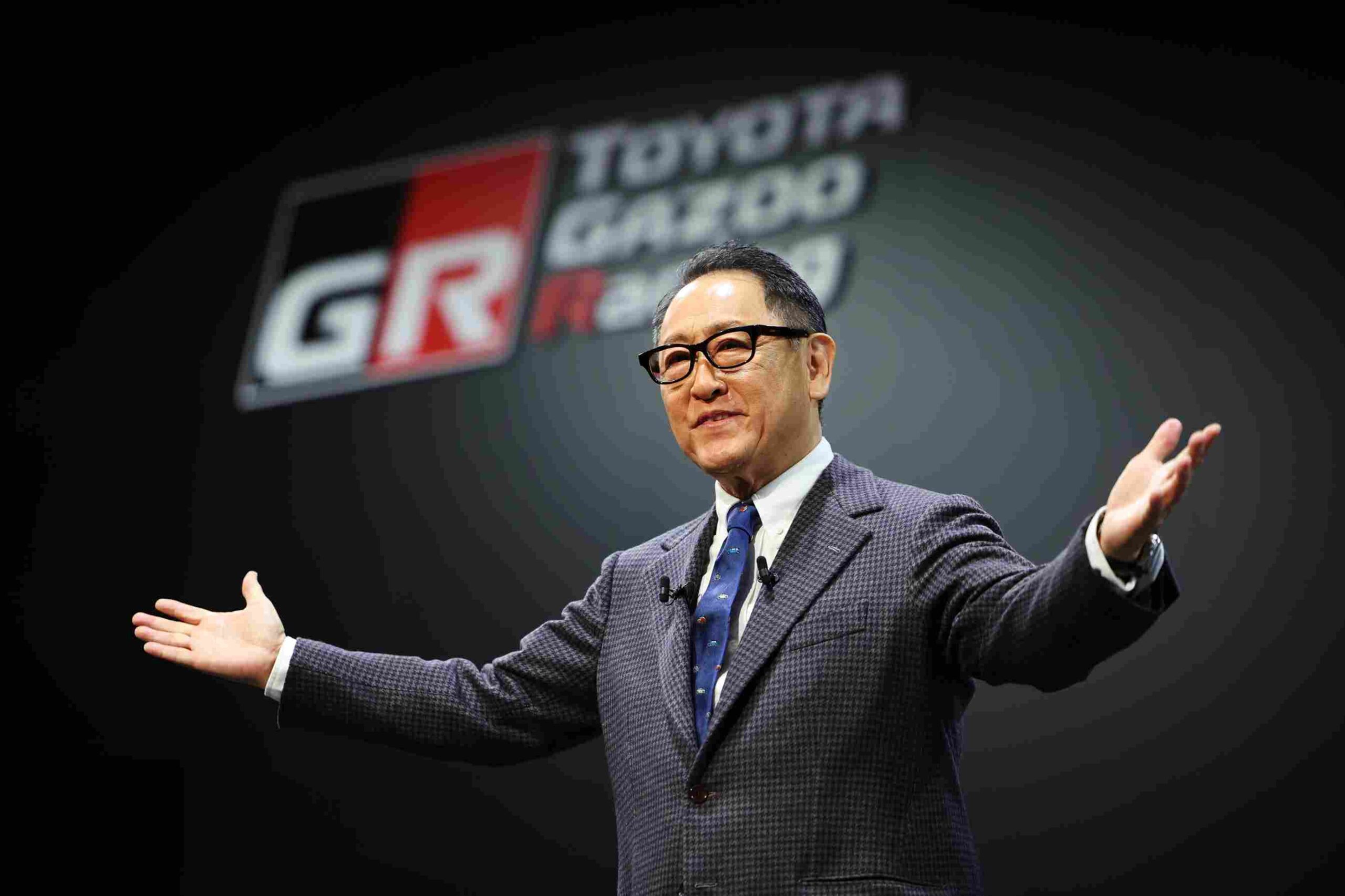 Akio Toyoda Receives the Prestigious Golden Steering Wheel for Lifetime Achievement