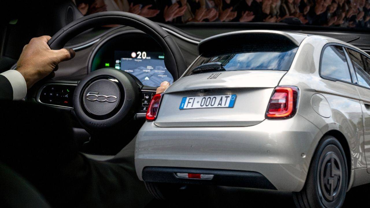 2.019.900 TL’lik İtalyan İkonu: Fiat 500e Giorgio Armani Türkiye’de