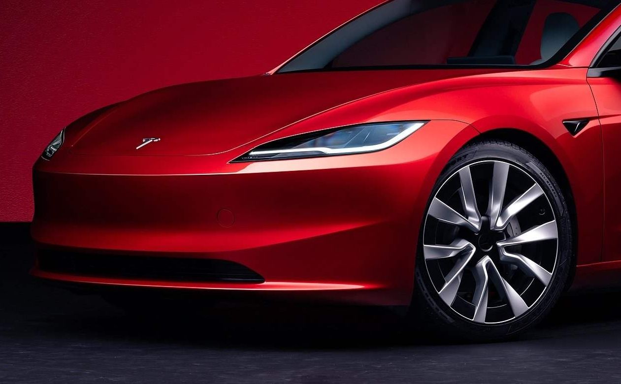 Tesla, Düşük Maliyetli Model 3’ü Avrupa’da Piyasaya Sürdü